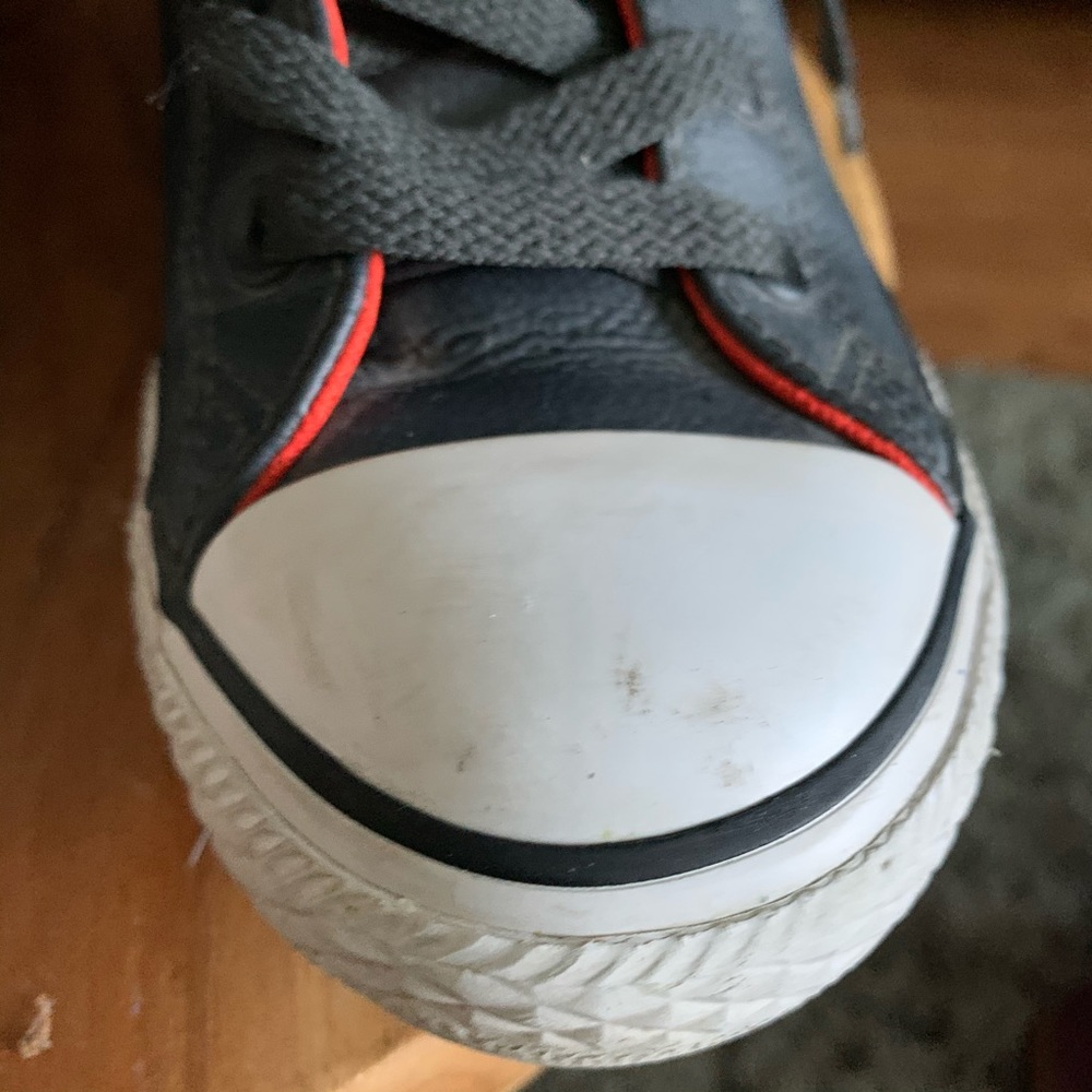 Boys Leather Converse (Chucks) sz 4 - Picture 6 of 6